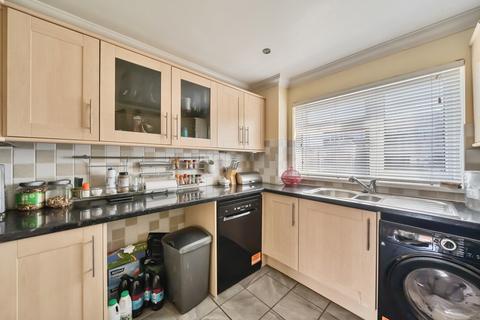 2 Farmers Close, Reading, RG2 8UQ