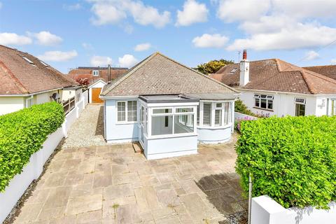 8 Beech Avenue, Bracklesham Bay, Chichester, PO20 8HU