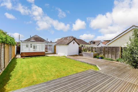 8 Beech Avenue, Bracklesham Bay, Chichester, PO20 8HU