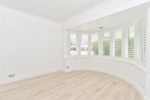 8 Beech Avenue, Bracklesham Bay, Chichester, PO20 8HU