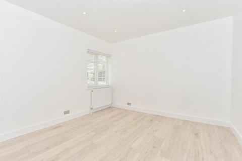 8 Beech Avenue, Bracklesham Bay, Chichester, PO20 8HU