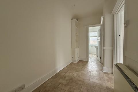 3 bedroom apartment to rent, High Street, Walton-on-Thames KT12