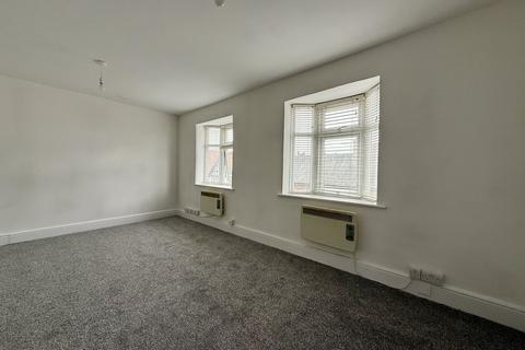 3 bedroom apartment to rent, High Street, Walton-on-Thames KT12