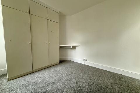 3 bedroom apartment to rent, High Street, Walton-on-Thames KT12