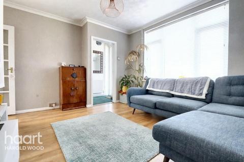 152 Chippenham Road, Romford, RM3 8HT