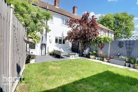 152 Chippenham Road, Romford, RM3 8HT