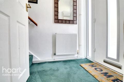 152 Chippenham Road, Romford, RM3 8HT
