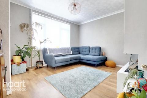 152 Chippenham Road, Romford, RM3 8HT