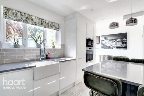 152 Chippenham Road, Romford, RM3 8HT