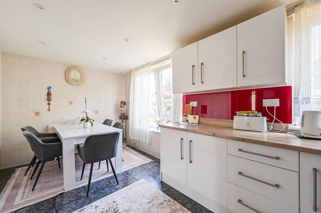 the-sandlings-n22-wood-green-4-bed-flat-460-000