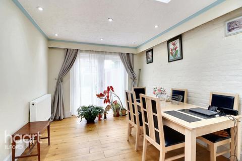 48 Aberdour Road, Ilford, IG3 9SB