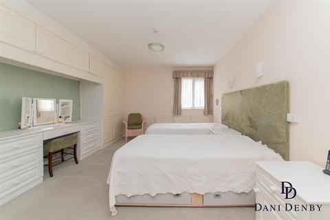2 bedroom flat for sale, Heather Walk, Edgware HA8