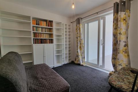 12 Apsley Croft, Birmingham, B38 0AF