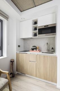 Studio to rent, Rutherford Way