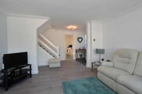 2 bedroom semi-detached house for sale, Cedar Avenue, Wickford, Essex