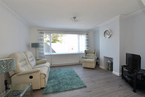 2 bedroom semi-detached house for sale, Cedar Avenue, Wickford, Essex