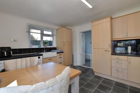 2 bedroom semi-detached house for sale, Cedar Avenue, Wickford, Essex