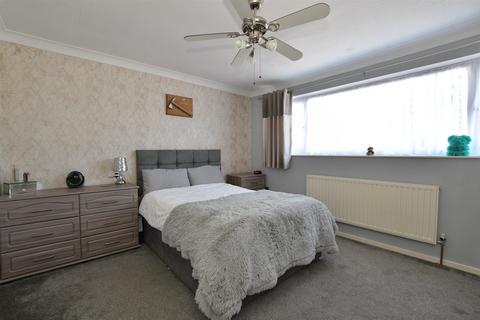 80 Cedar Avenue, Wickford, SS12 9DX