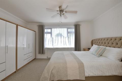 80 Cedar Avenue, Wickford, SS12 9DX