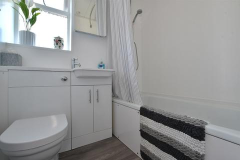 80 Cedar Avenue, Wickford, SS12 9DX