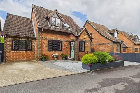 3 Beavers Close, Tadley, RG26 4XR