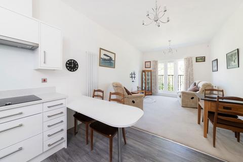 2 bedroom flat for sale, Janet Blunt House, Adderbury