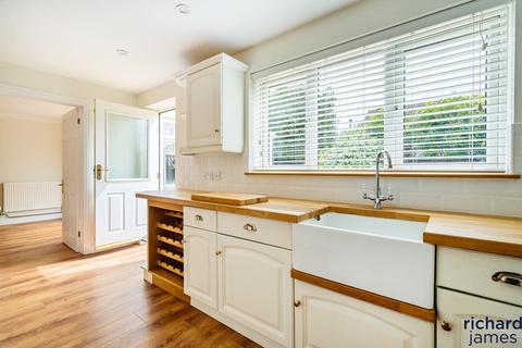 4 bedroom detached house for sale, Dobson Close, St Andrews Ridge, Swindon, SN25
