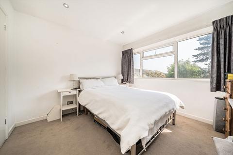 75 Bedster Gardens, West Molesey, KT8 1TB
