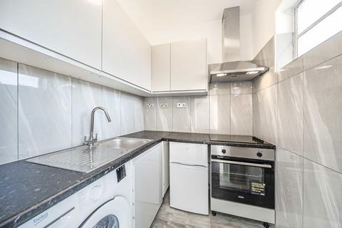 Studio to rent, Palace Gardens Terrace, London W8
