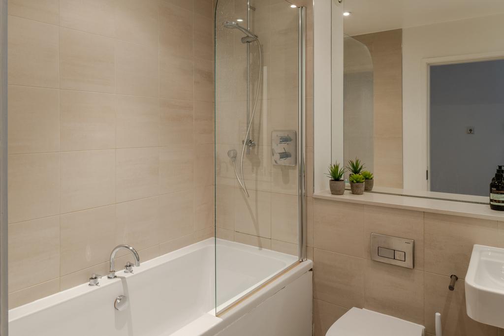 283300   20250508 royle building wenlock street...