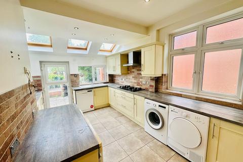 3 bedroom semi-detached house to rent, Newcastle upon Tyne NE4