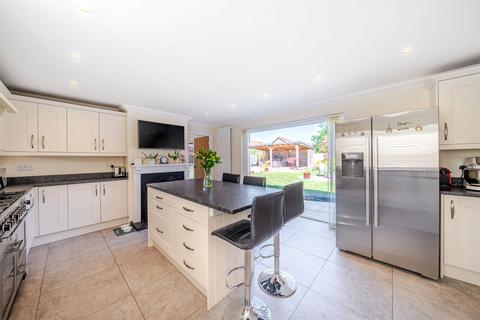 4 bedroom detached house for sale, Tatling Grove, Walnut Tree, Milton Keynes, Buckinghamshire, MK7