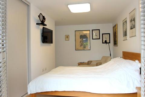 undefined, Queens Road, Weybridge, Surrey, KT13