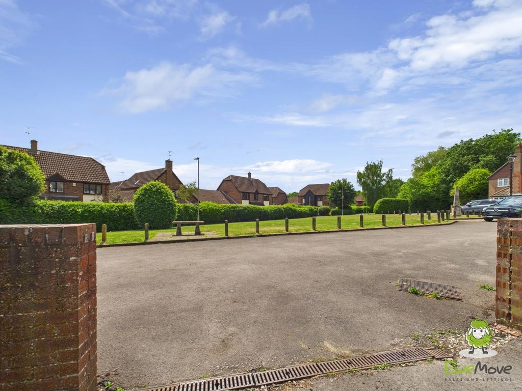 Ewe Move Estate Agents Basingstoke - Chaldon Green