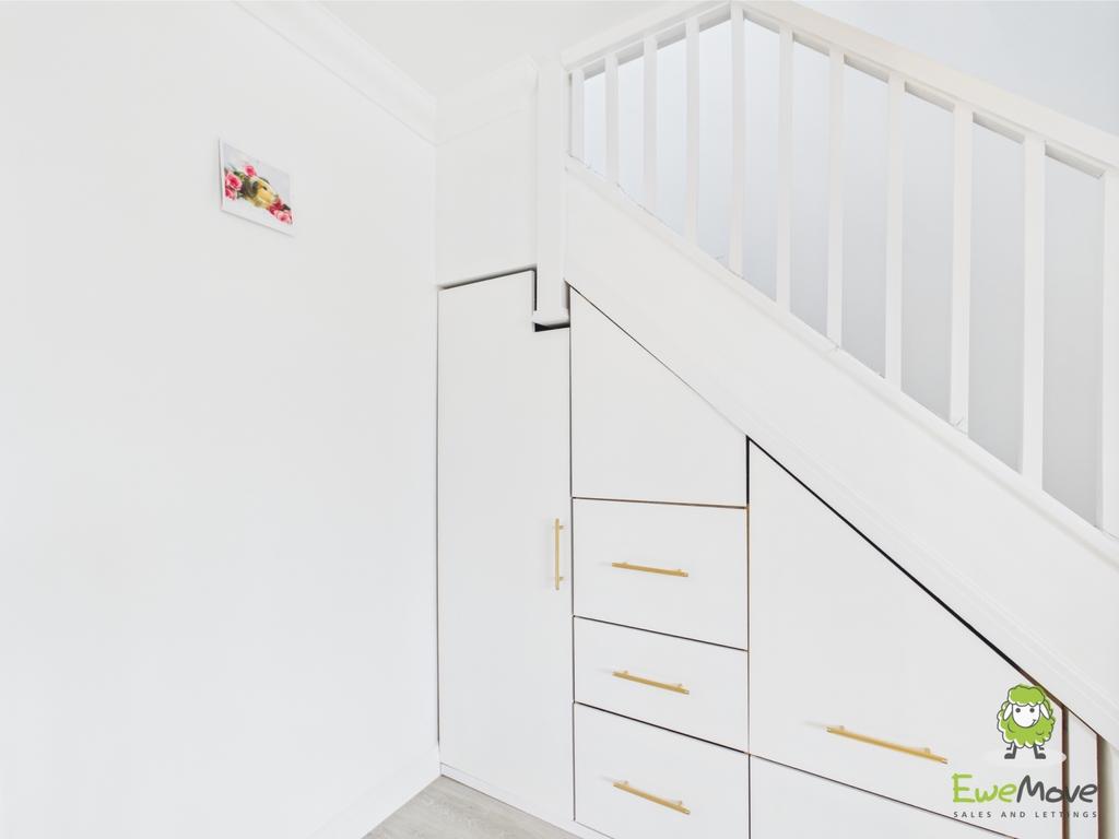 Ewe Move Estate Agents Basingstoke - Chaldon Green