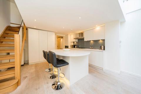 4 bedroom house to rent, Mornington Crescent, London NW1