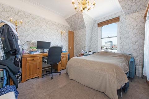 2 bedroom flat for sale, Gray's Inn Road, London WC1X