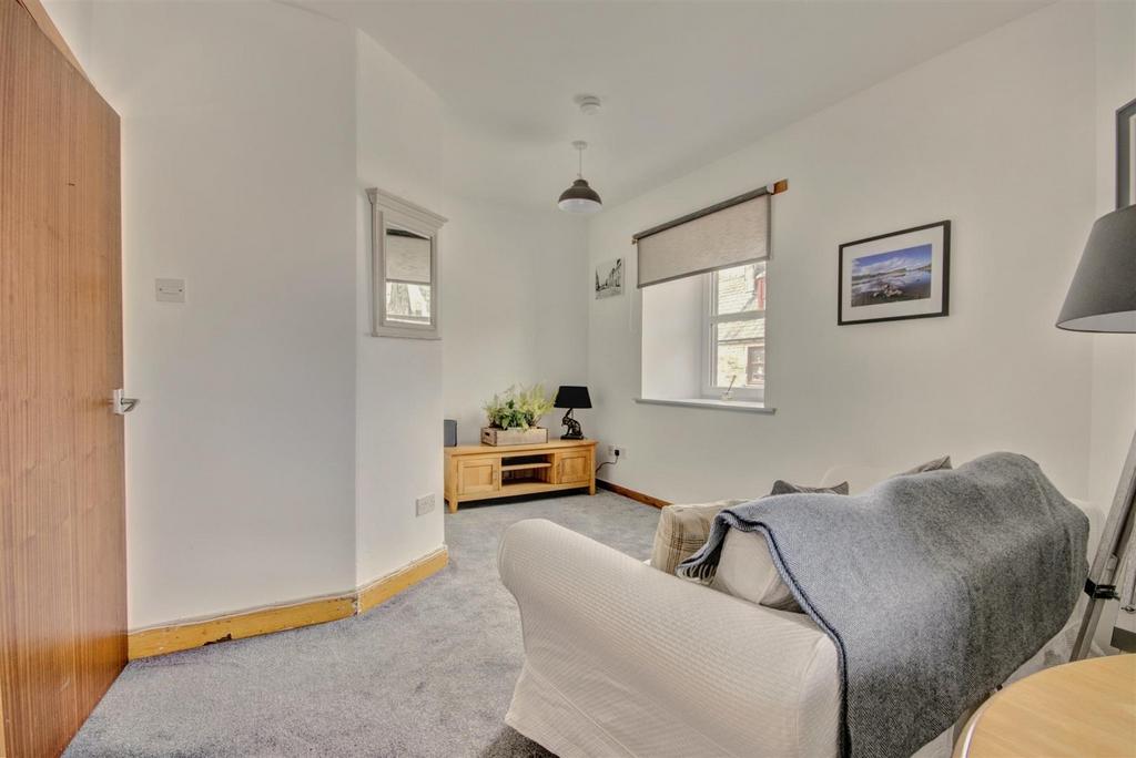 Flat sitting room