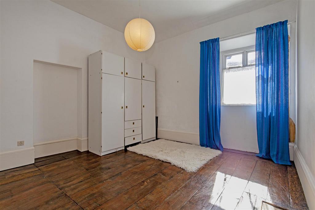 Bedroom 1-2.jpg
