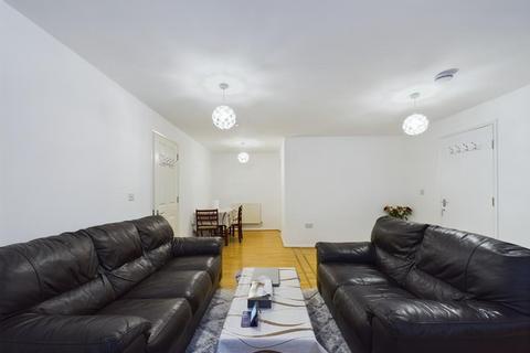 16 Willenhall Drive, Hayes, UB3 2UT