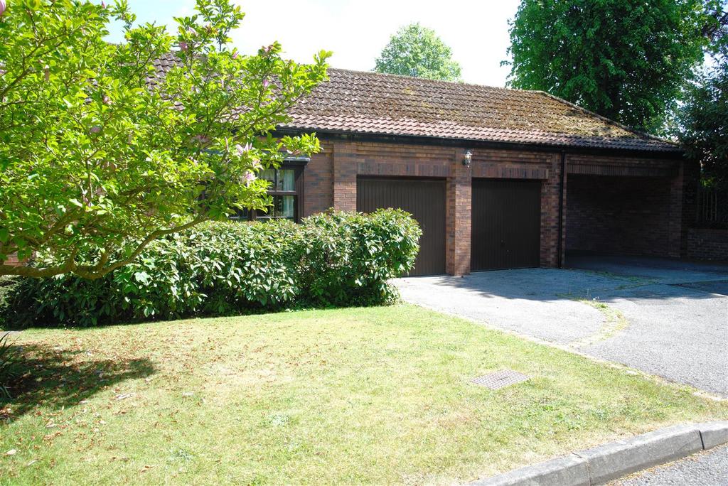 Double Garage Drive.jpg