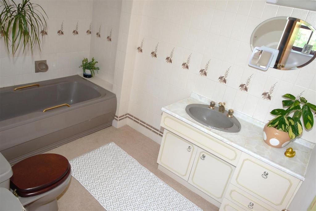 Family Bathroom.jpg