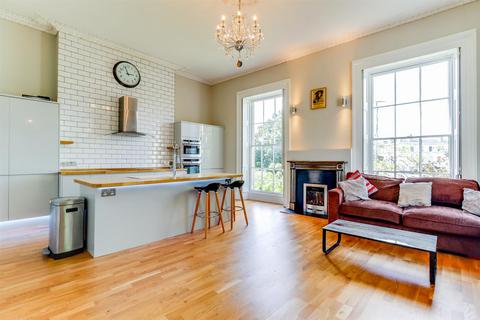 2 bedroom flat to rent, Montpellier GL50 2QG
