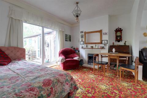 4 bedroom semi-detached house for sale, Moorhouse Avenue, Alsager