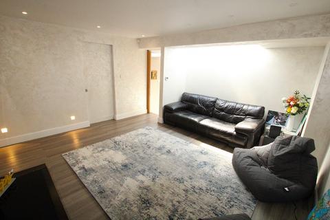 11 Foxleys, Watford, WD19 5DB