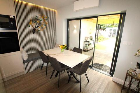 11 Foxleys, Watford, WD19 5DB