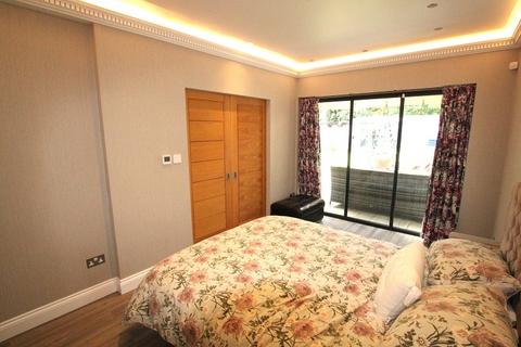 11 Foxleys, Watford, WD19 5DB