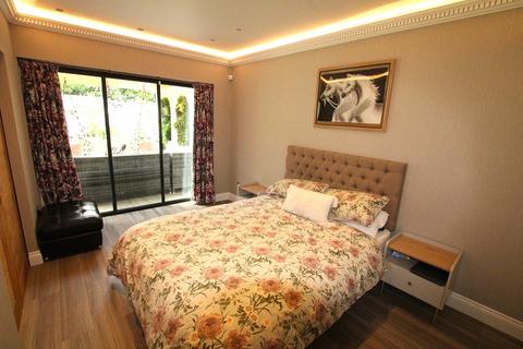 11 Foxleys, Watford, WD19 5DB