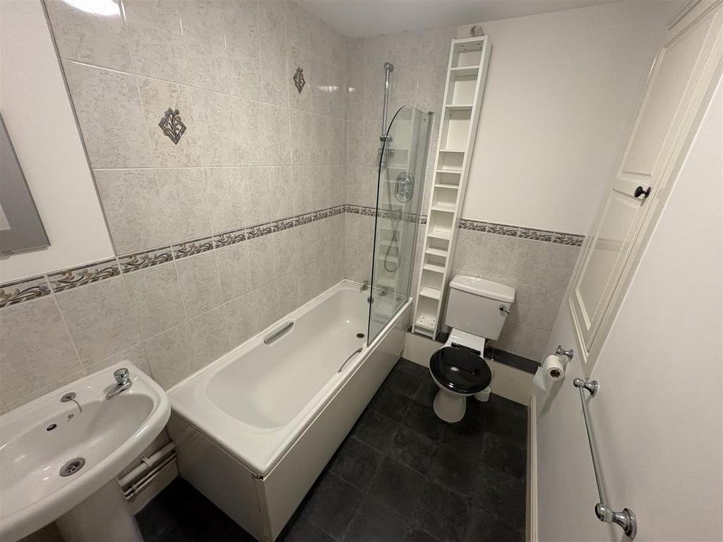 Bathroom.JPG