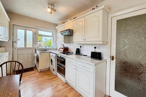298 Beacon Road, Bradford, BD6 3DU